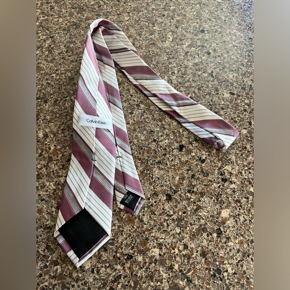 Calvin Klein Men’s Tie light red gray and white stripe - Picture 1 of 2